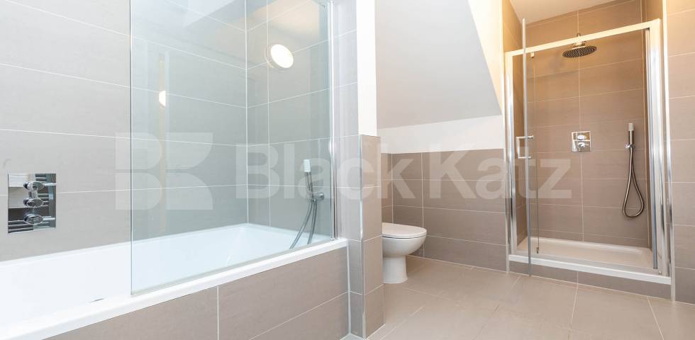 			SPACIOUS 4 BEDROOM WAREHOUSE CONVERSION , 4 Bedroom, 2 bath, 1 reception Apartment			 SPRINGFIELD HOUSE LOFTS-TYSSEN STREET , DALSTON-HAGGERSTON-SHOREDITCH